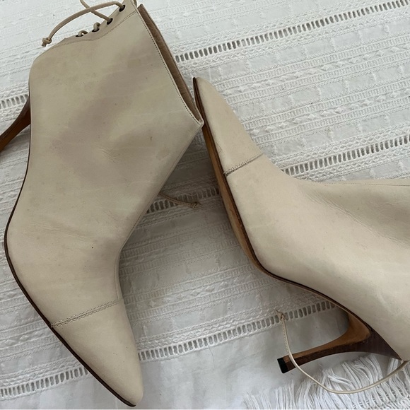 New Manolo Blahnik Ecru Colored Booties - Picture 3 of 4